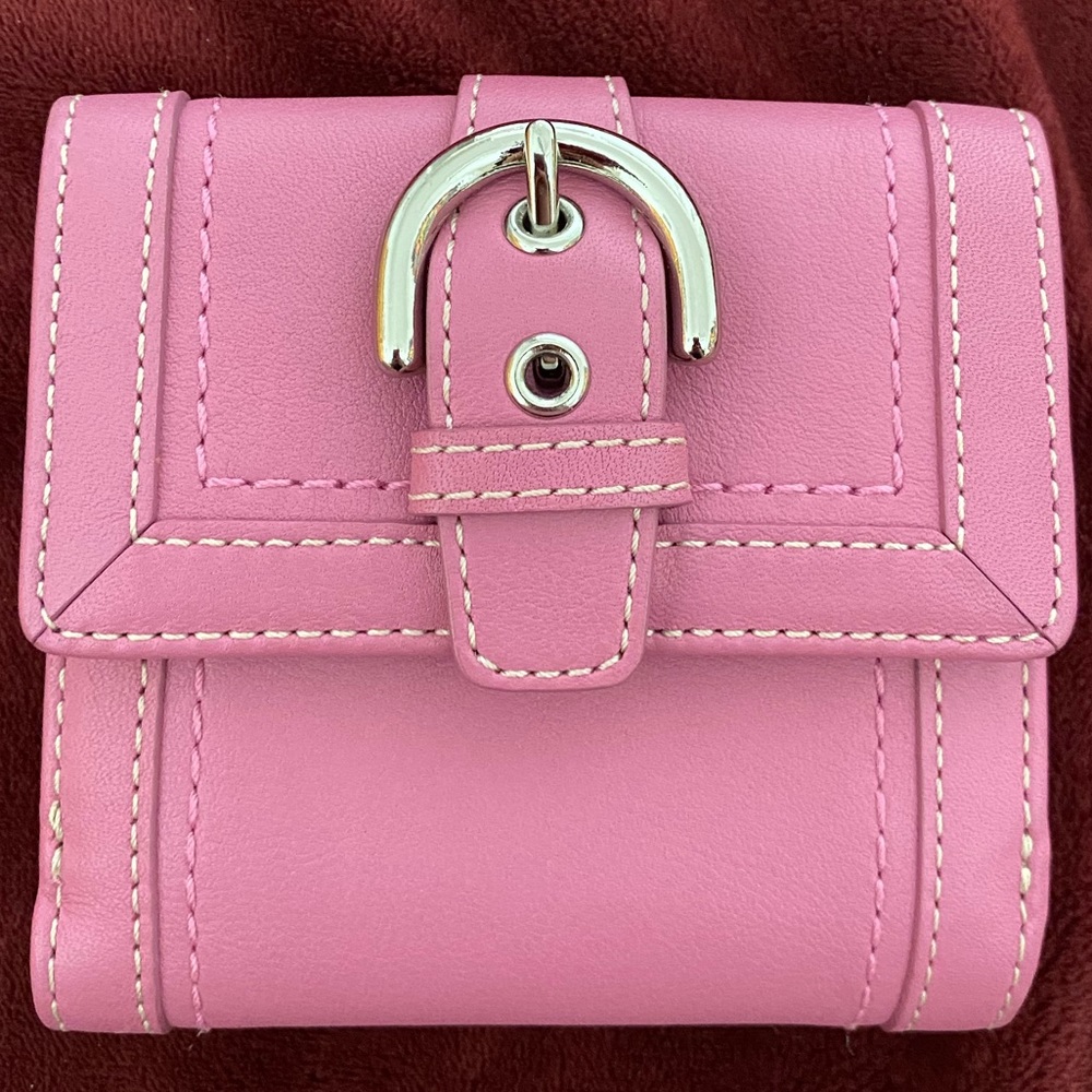 Coach wallet - pink leather buckle
